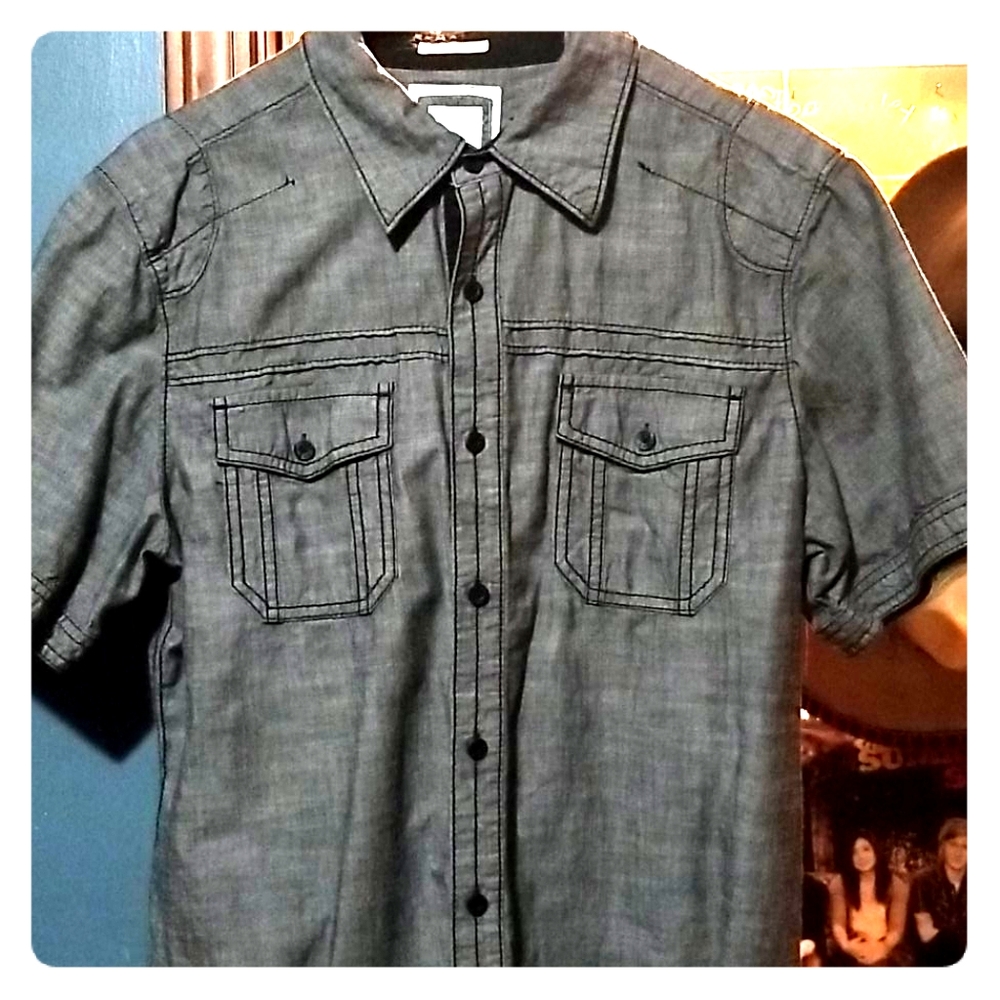Buckle short sleeve button up